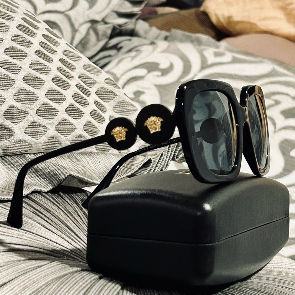 VERSACE BLACK SUNGLASSES VE4434 NWOT